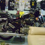 Bullet Royal Enfield Deluxe avec selle à ressorts et selle passager